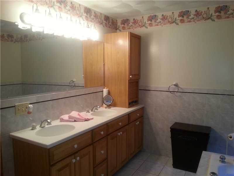 70 Fox Ridge Drive Cranston, RI 02921 - Photo 23 of 25 Bathroom.