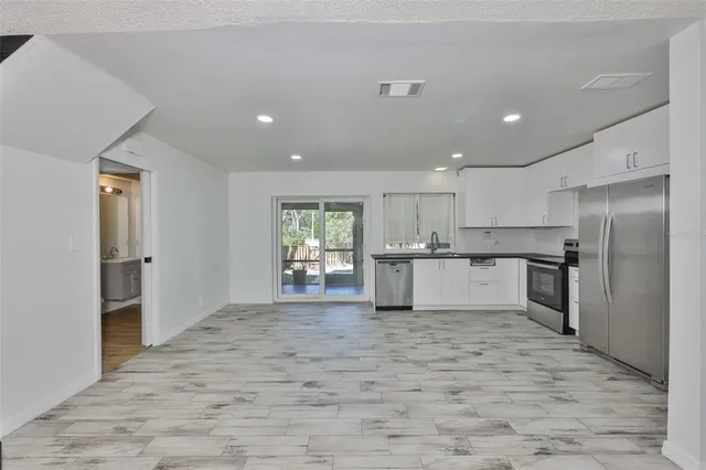 $2,395 | 14805 Lake Forest Drive, Lutz, FL 33559