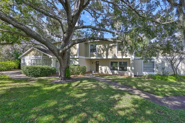 $2,395 | 14805 Lake Forest Drive, Lutz, FL 33559