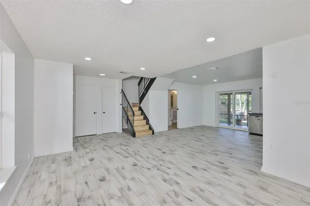 $2,395 | 14805 Lake Forest Drive, Lutz, FL 33559