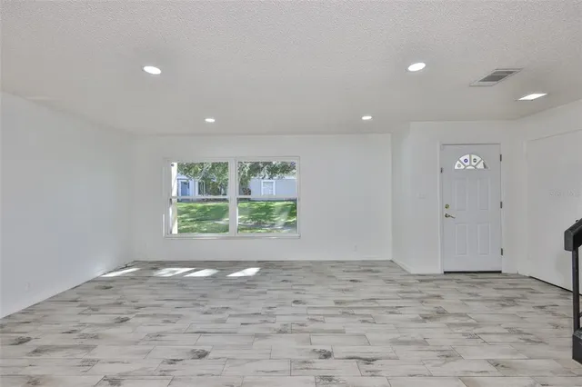 $2,395 | 14805 Lake Forest Drive, Lutz, FL 33559
