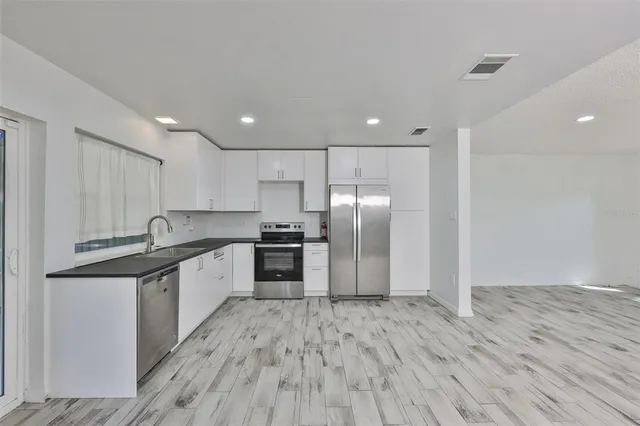 $2,395 | 14805 Lake Forest Drive, Lutz, FL 33559