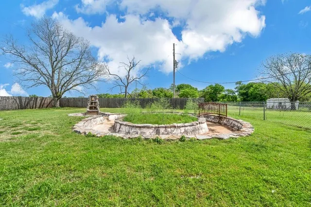 a view of a garden with an tree