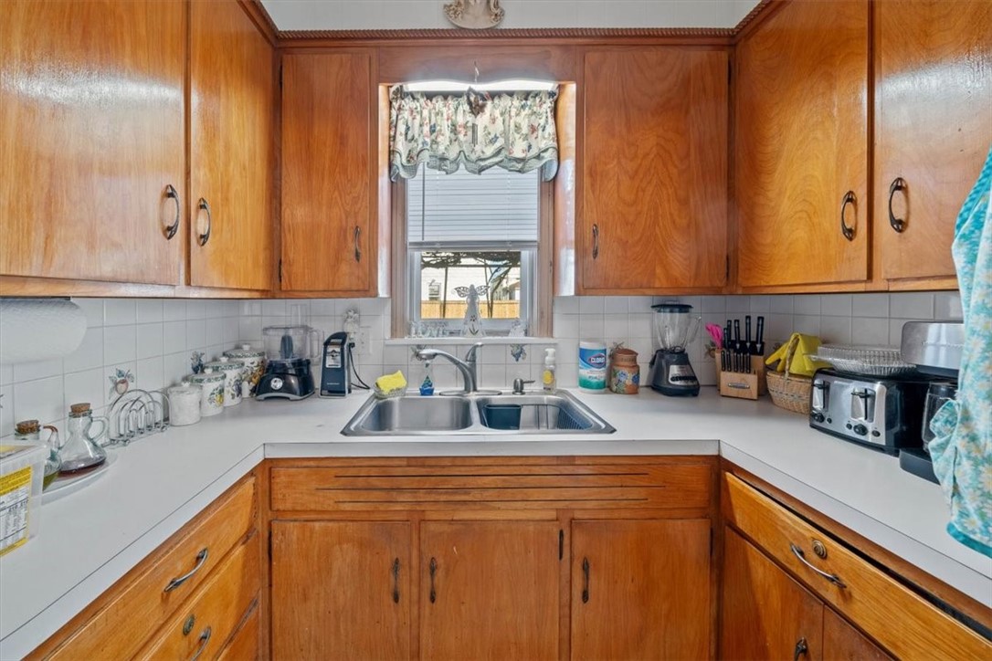 65 Bain Street Cranston, RI 02920 - Photo 25 of 44 FIRST FLOOR