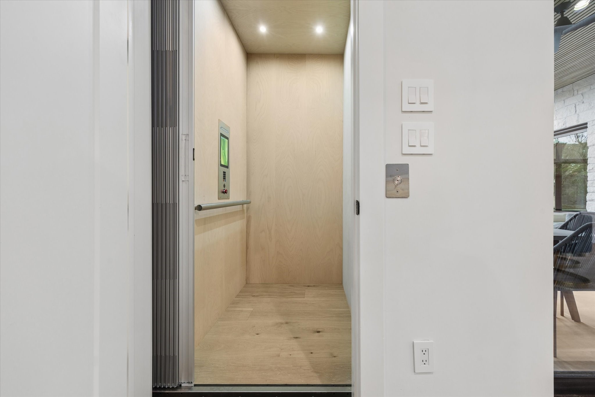 2102 Tangley Street Houston, TX 77005 - Photo 24 of 49 a view of a bathroom