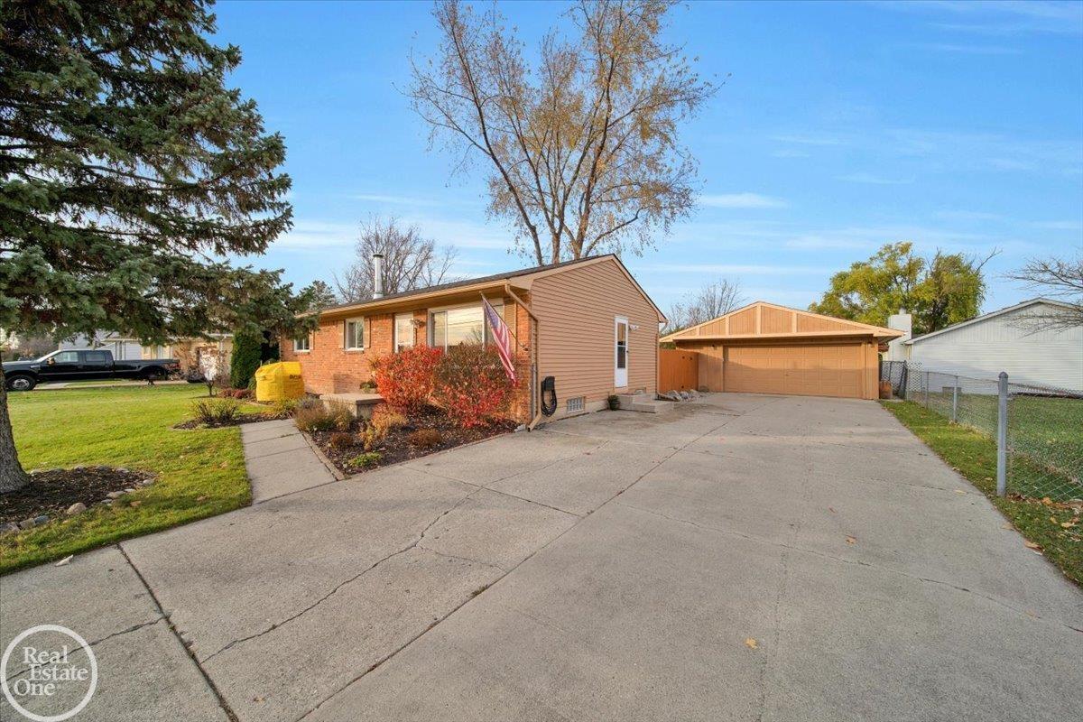 2507 Lindell Road Sterling Heights, MI 48310 - Photo 3 of 32
