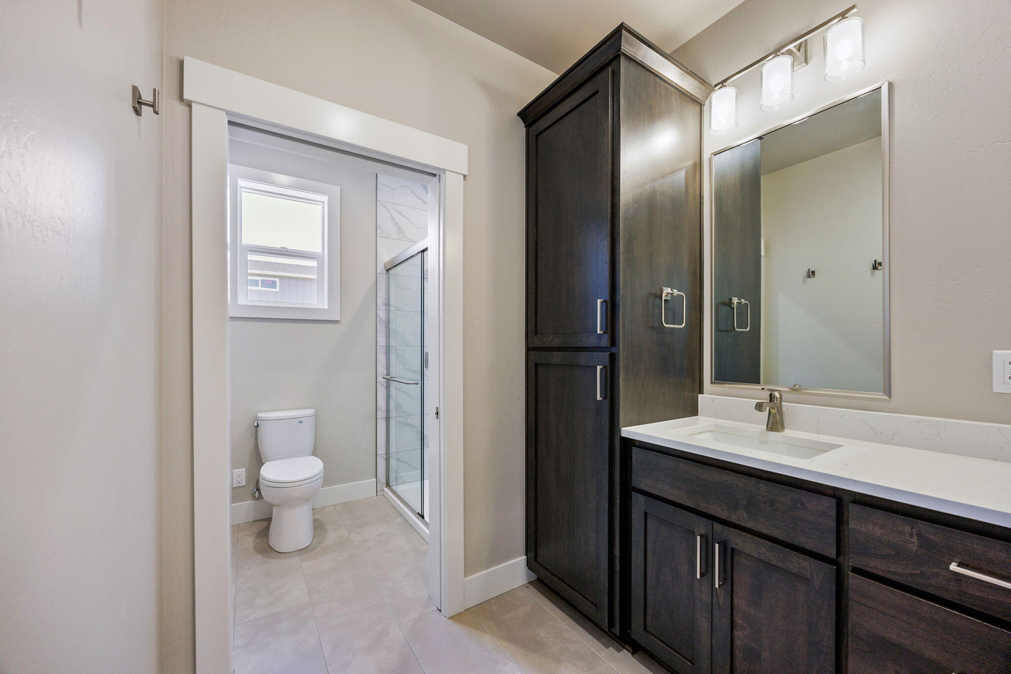 364 Randy Street Ashland, OR 97520 - Photo 27 of 46 Primary Bathroom