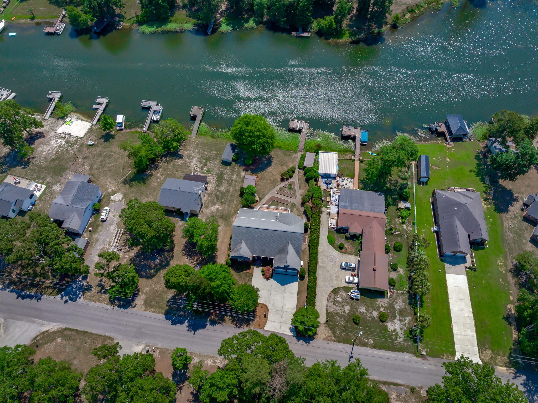 1136 Lemon Avenue Manning, SC 29102 - Photo 2 of 97