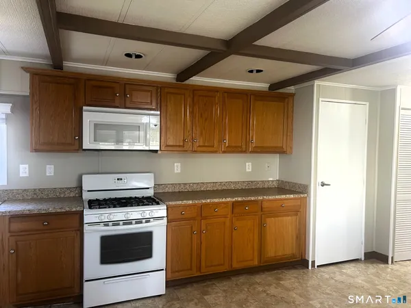 $94,900 | 54 Stonewood Terrace, Vernon, CT 06066