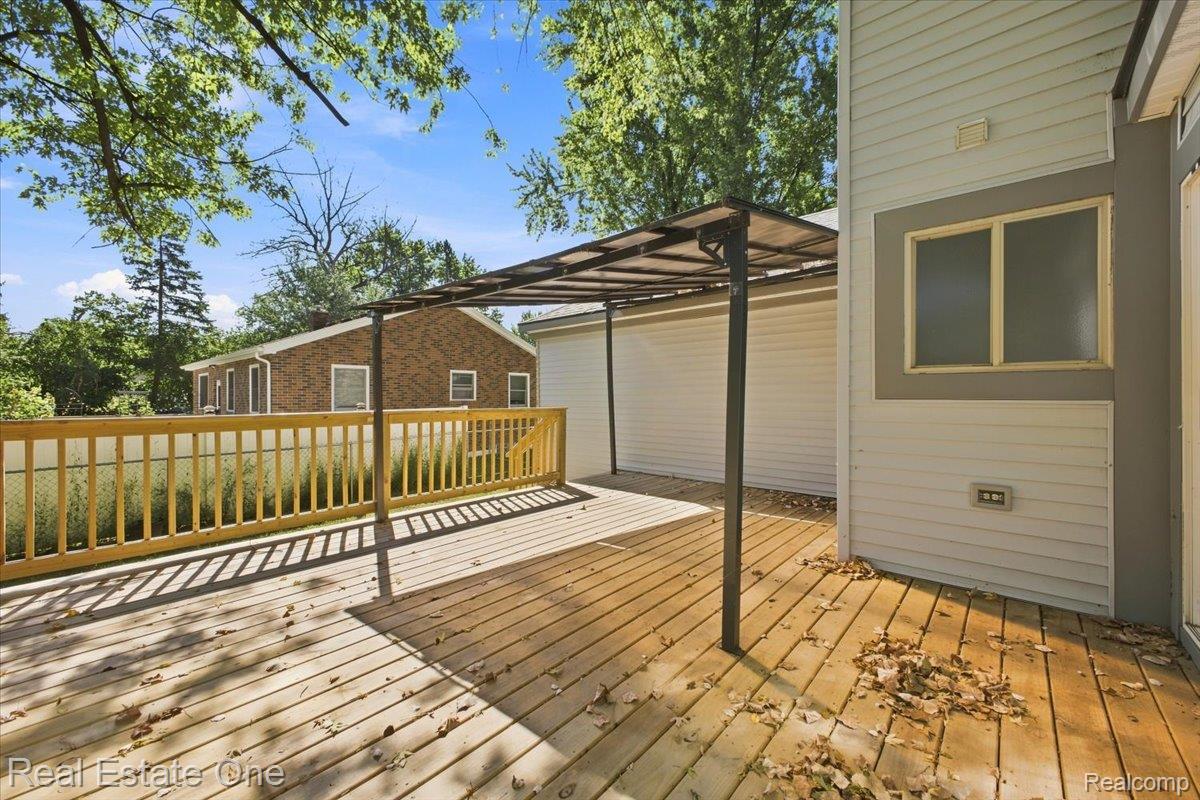 2931 Wisconsin Road Troy, MI 48083 - Photo 33 of 41 35-033_IMG_8511.jpg