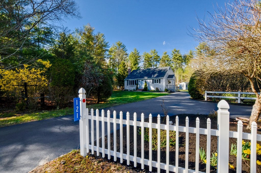 121 High Street Rochester, MA 02770 - Photo 32 of 33 a view of a deck with wooden fence and floor