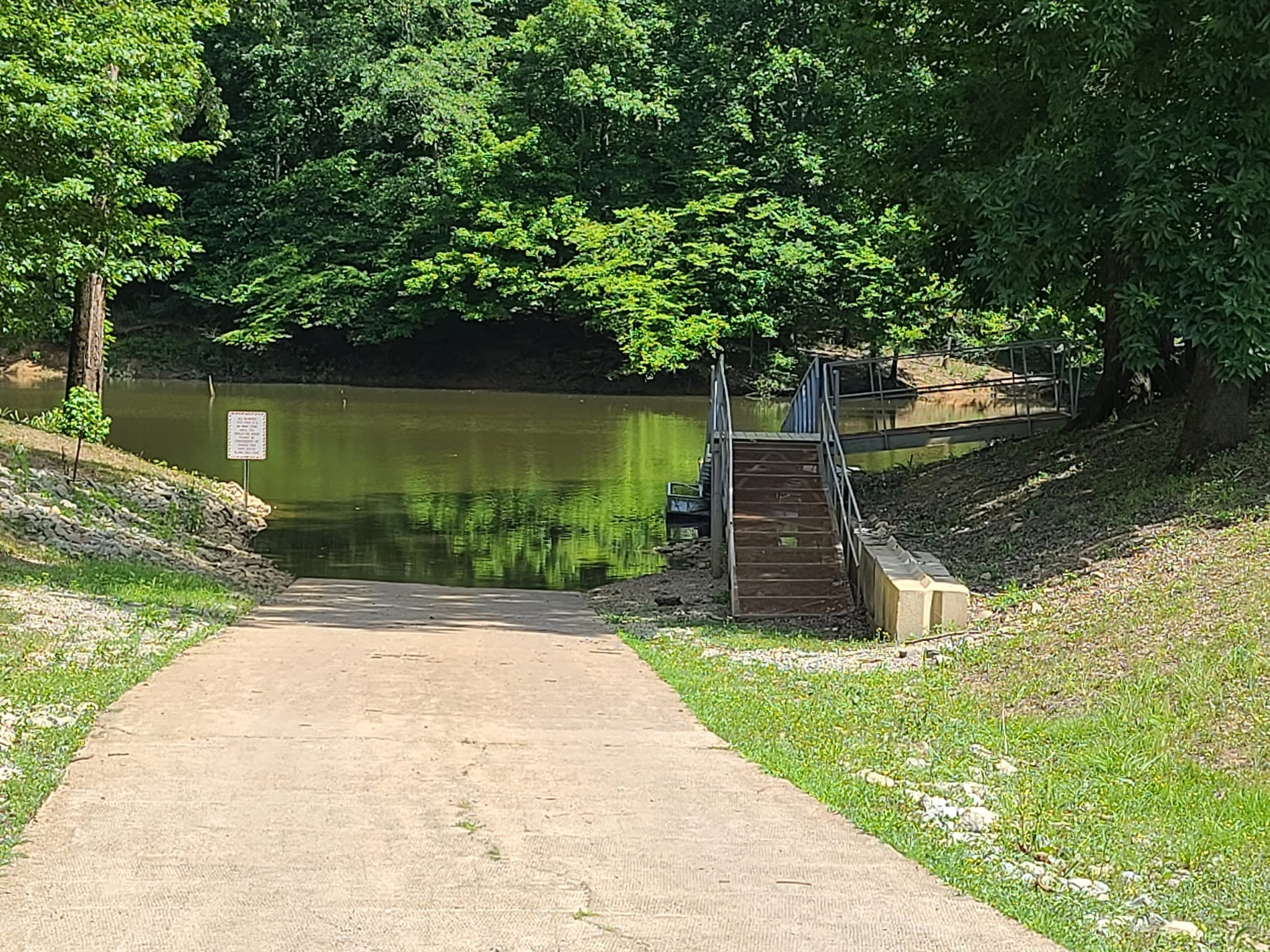 368 Duck Blind Road Clifton, TN 38425 - Photo 36 of 46 a view of a garden with a lake