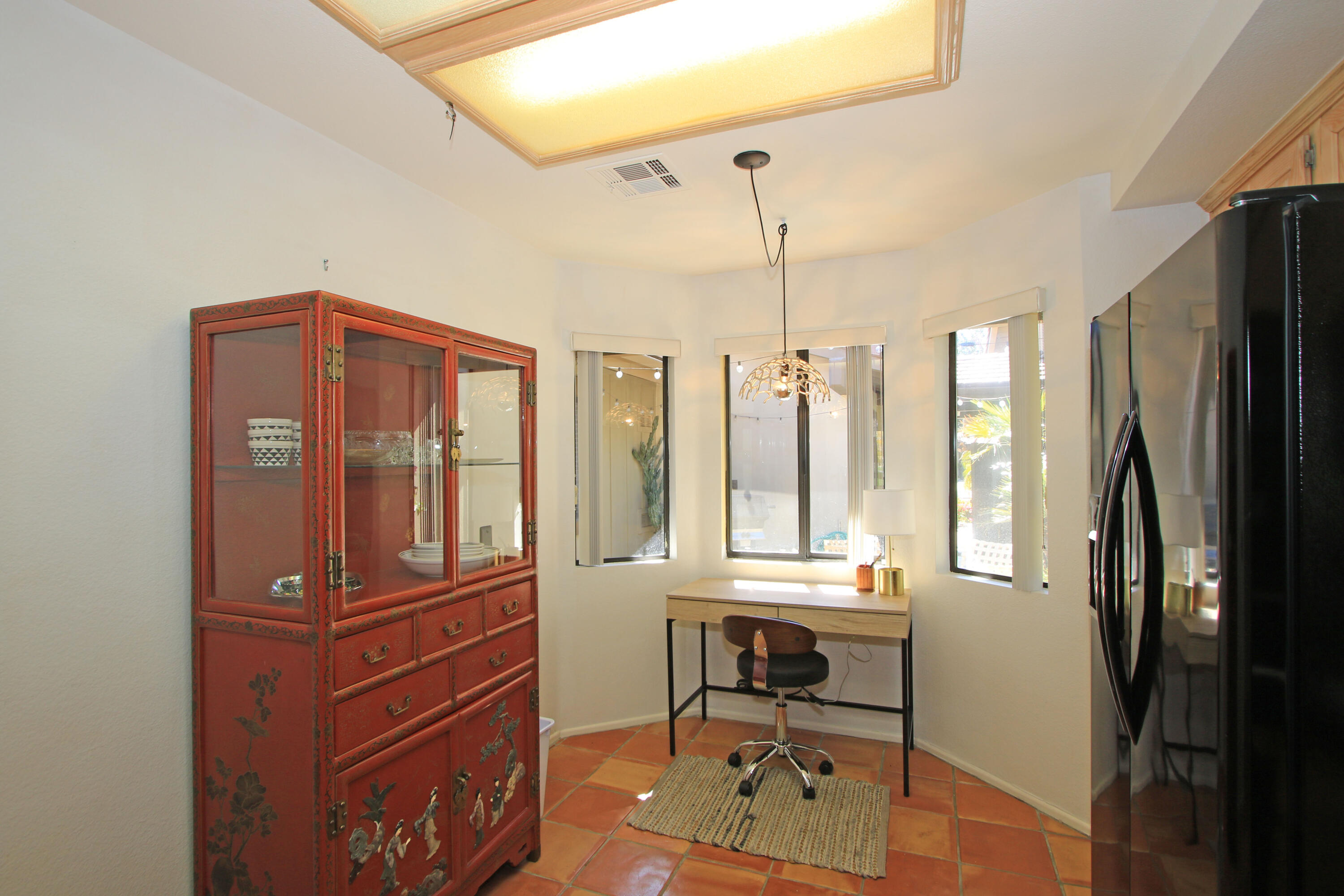 72 Old Ranch Road Palm Desert, CA 92211 - Photo 14 of 35 a very nice looking room with a large window and a chandelier