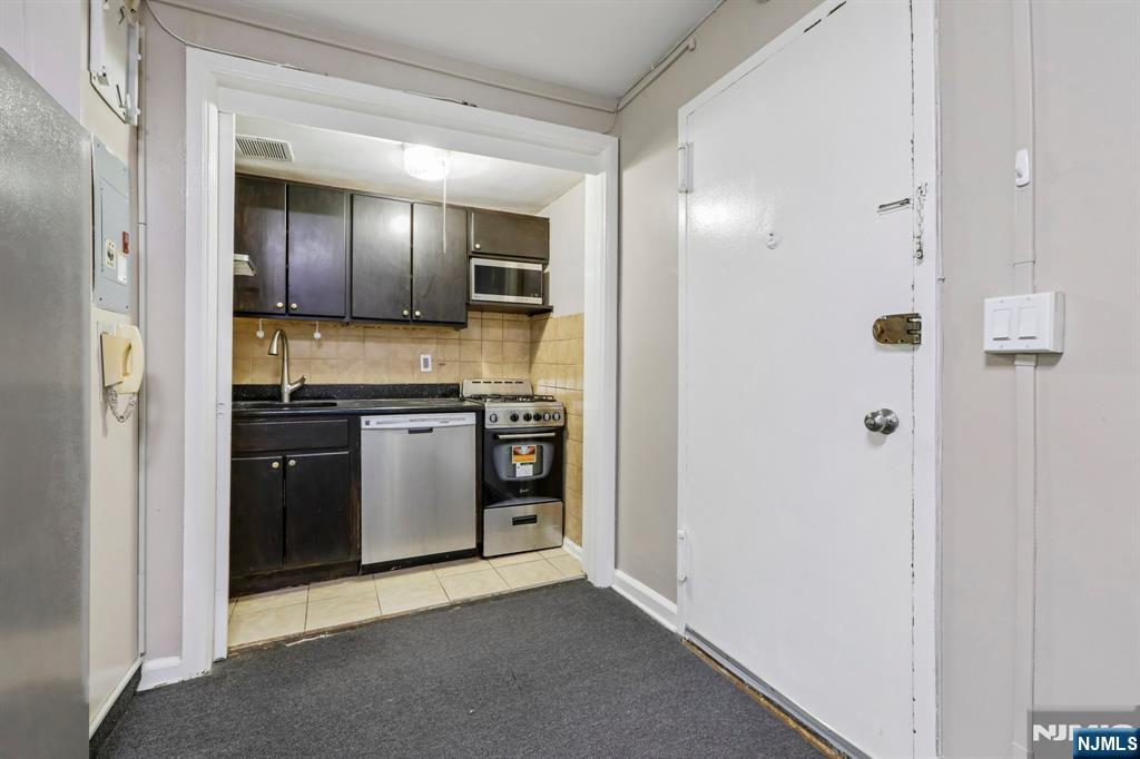 3031 Edwin Avenue, Unit 4H Fort Lee, NJ 07024 - Photo 15 of 33