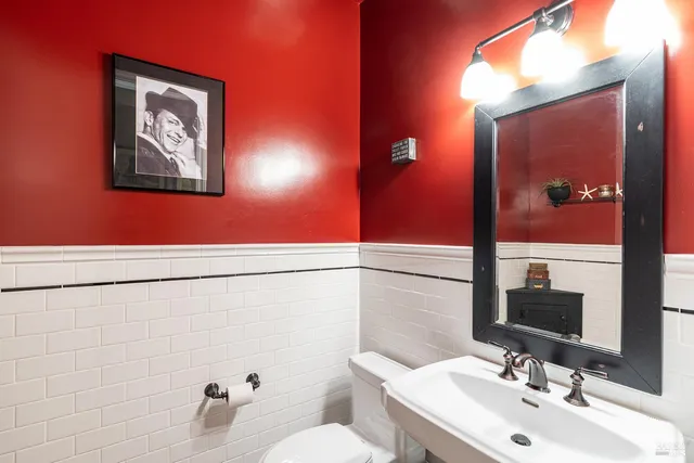 a view of a back yard of the house