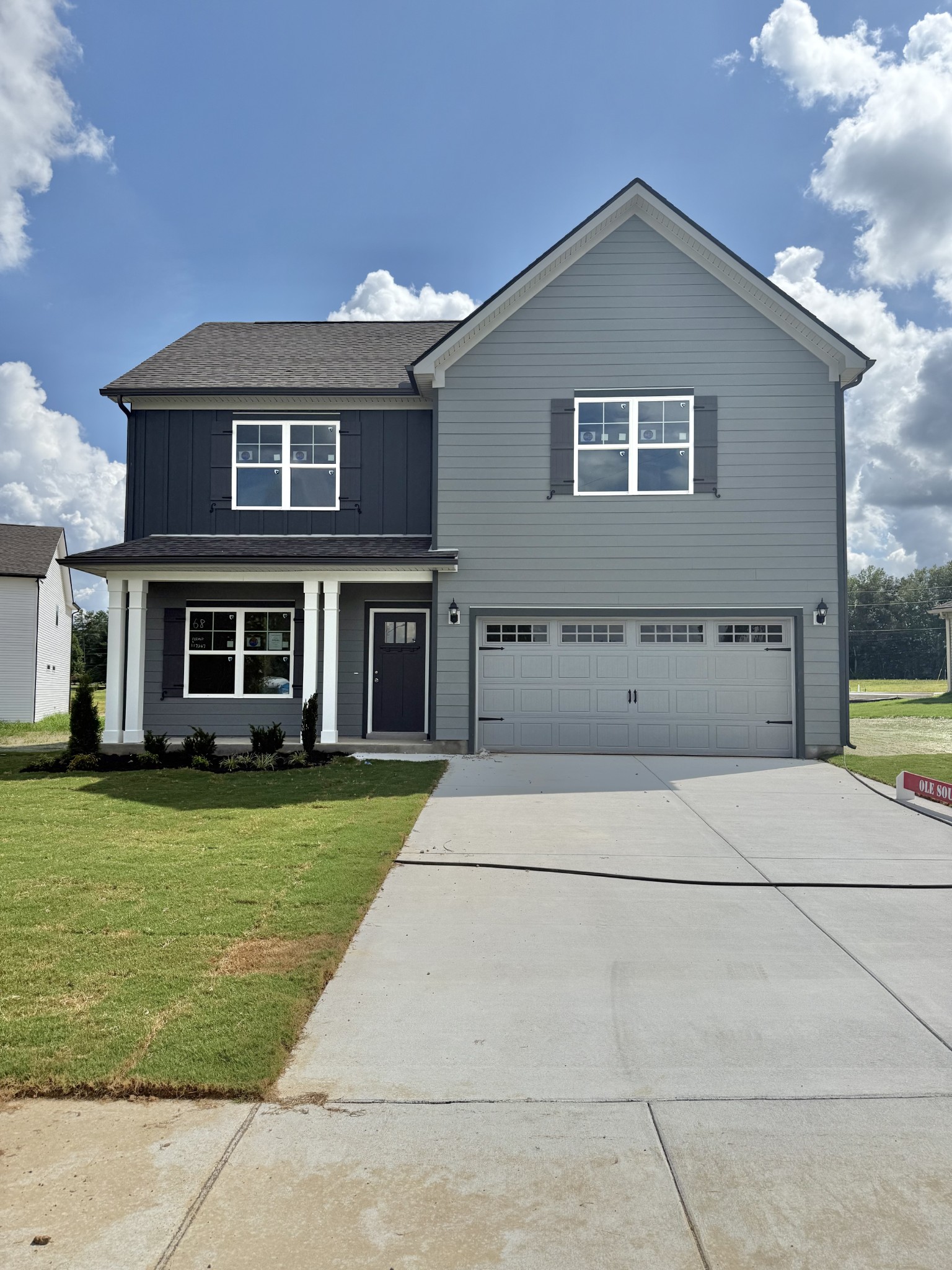 5 Country Circle Manchester, TN 37355 - Photo 1 of 13 a front view of a house with garden