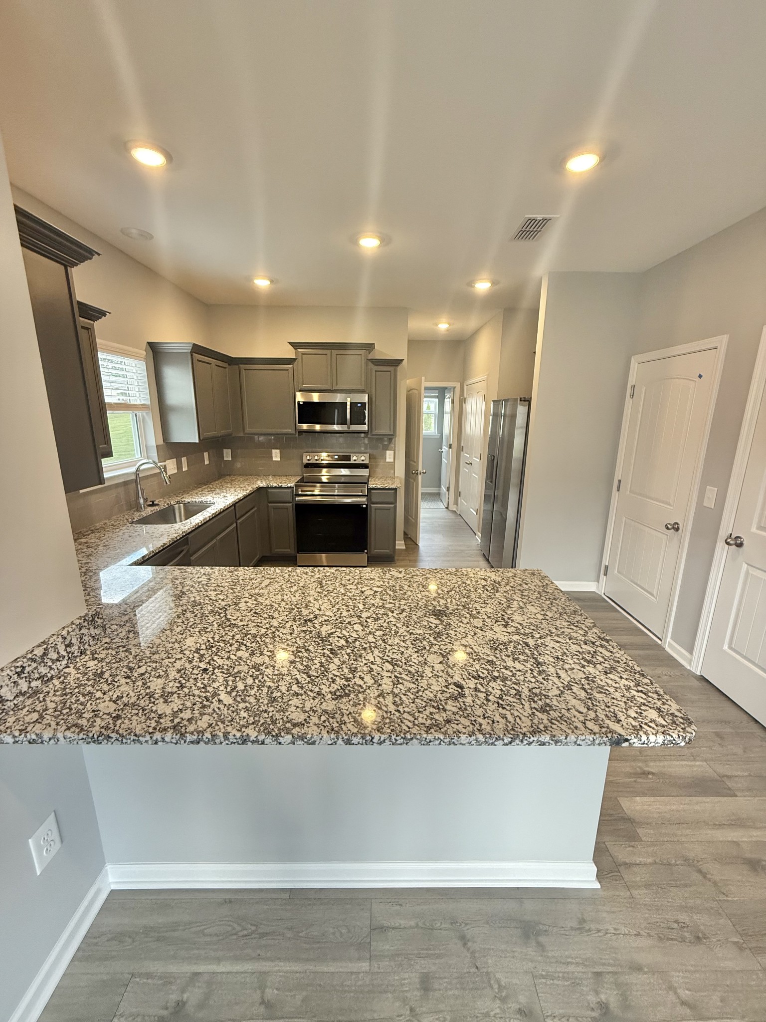 5 Country Circle Manchester, TN 37355 - Photo 5 of 13 a view of kitchen with sink microwave and refrigerator