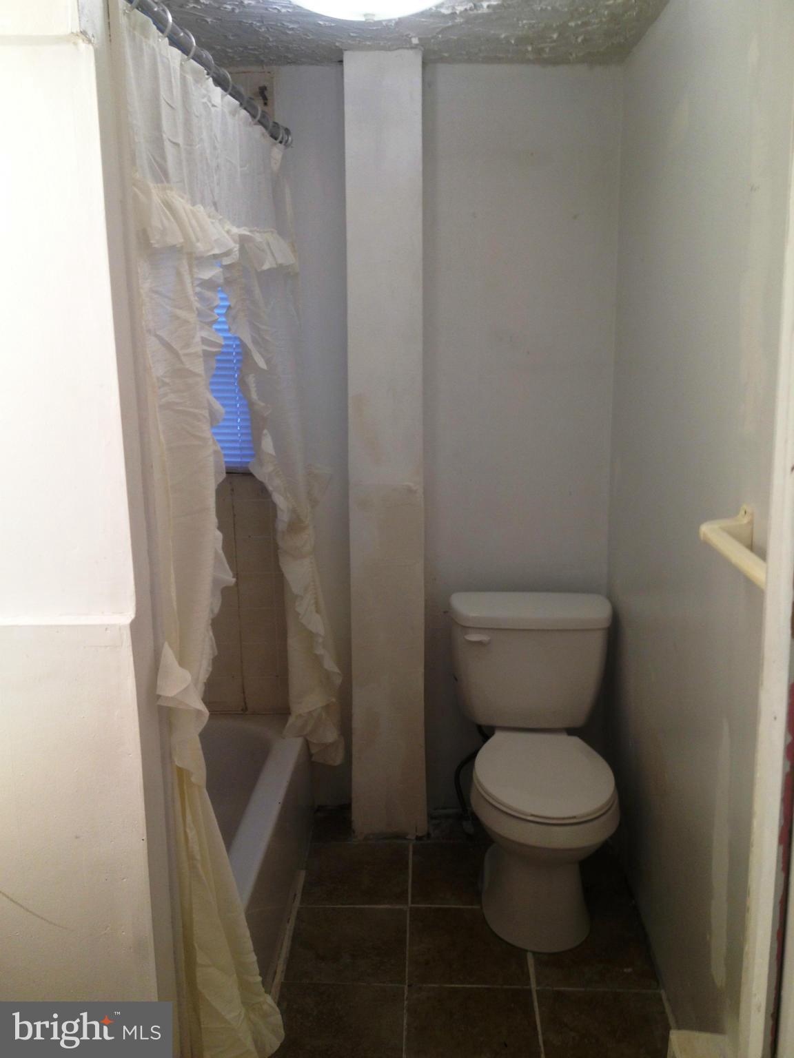 5911 Addison Road Capitol Heights, MD 20743 - Photo 11 of 29 UPSTAIRS APT - BATH
