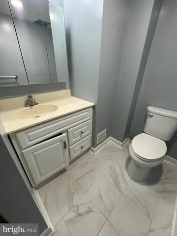 $2,500 | 11823 Falls Road, Potomac, MD 20854