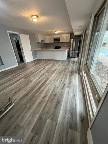 $2,500 | 11823 Falls Road, Potomac, MD 20854