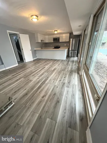 $2,500 | 11823 Falls Road, Potomac, MD 20854