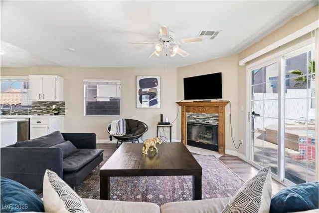 $2,900 | 8213 Grassy Point Circle, Las Vegas, NV 89145