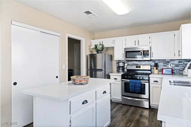 $2,900 | 8213 Grassy Point Circle, Las Vegas, NV 89145