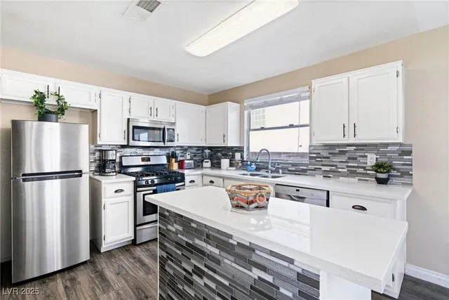 $2,900 | 8213 Grassy Point Circle, Las Vegas, NV 89145