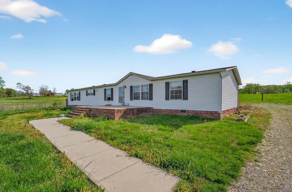 2310 Blue Springs Road Sparta, TN 38583 - Photo 2 of 15