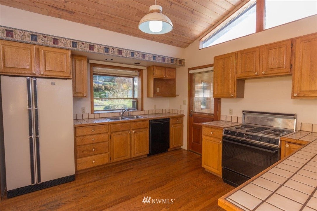 21 South Rhododendron Drive Port Townsend, WA 98368 - Photo 9 of 24 Gallery Image 9