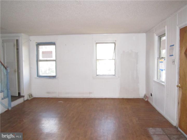 421 Grace Road Upper Darby, PA 19082 - Photo 3 of 8 Living Room