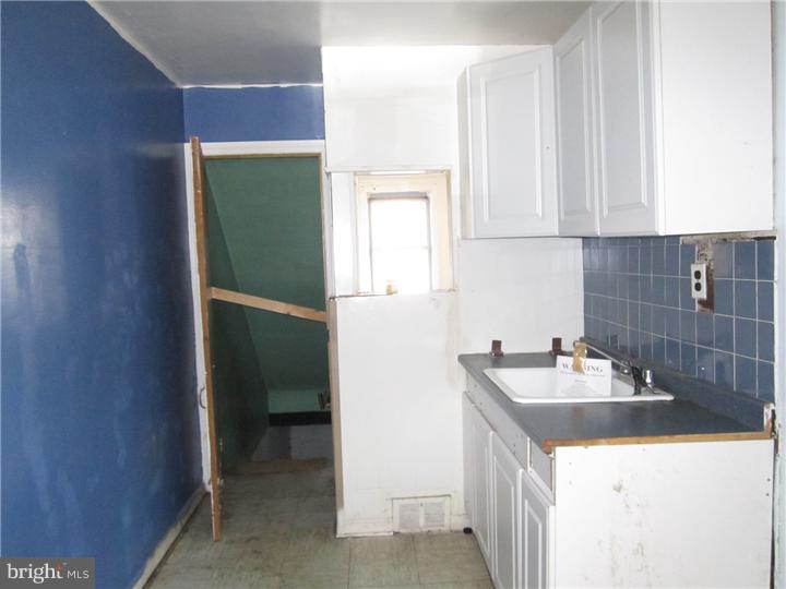 421 Grace Road Upper Darby, PA 19082 - Photo 5 of 8 Kitchen