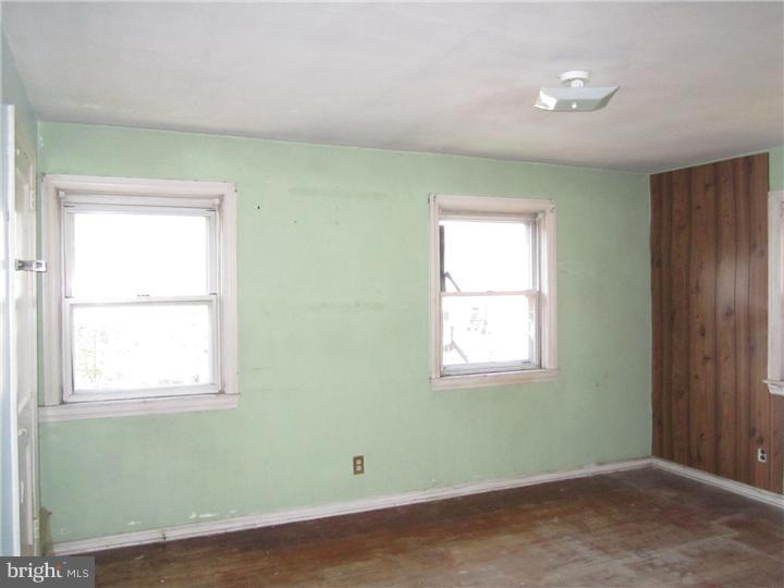 421 Grace Road Upper Darby, PA 19082 - Photo 6 of 8 Bedroom - Main