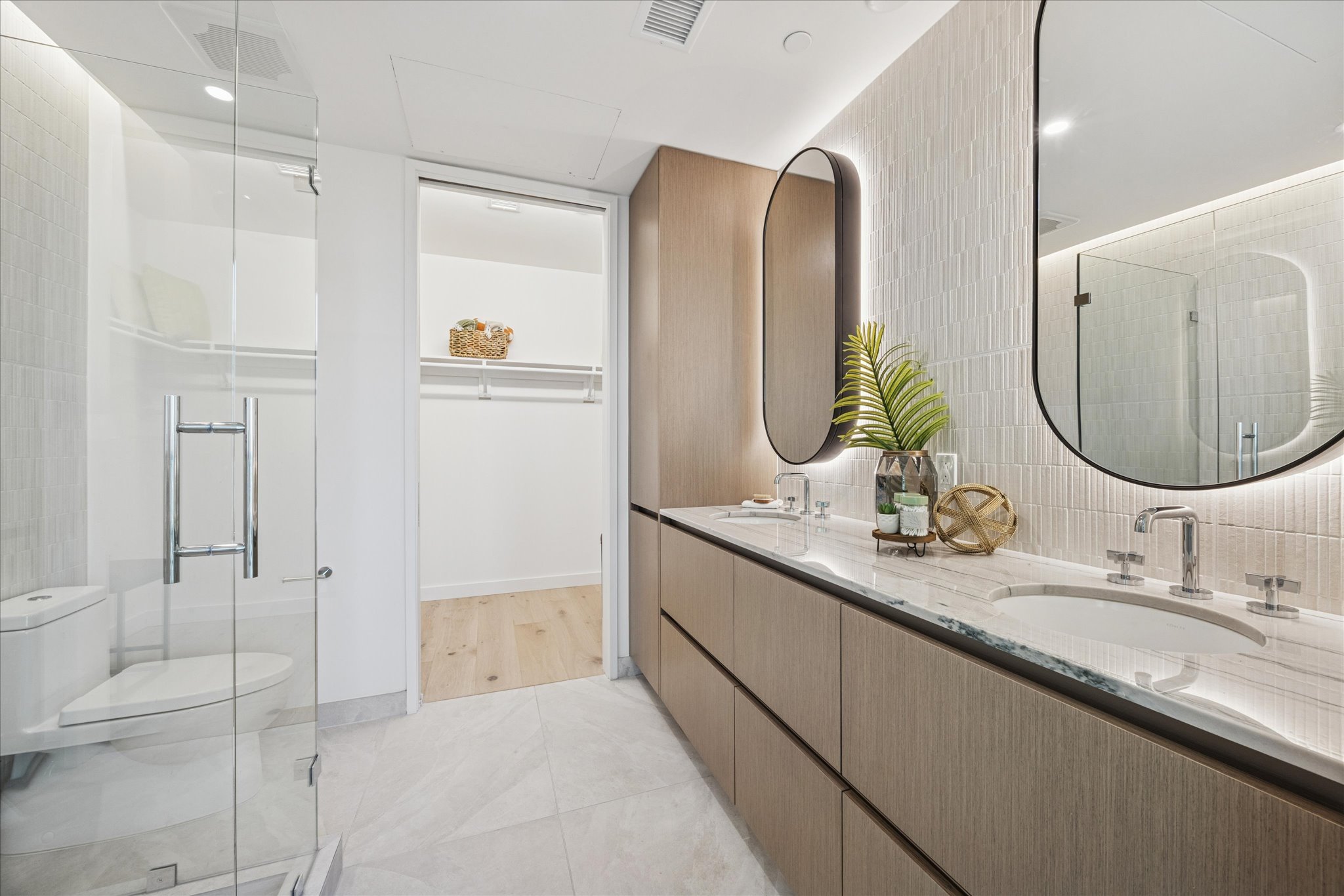 610 Davis Street, Unit 3102 Austin, TX 78701 - Photo 17 of 40 a bathroom with a double vanity sink mirror and