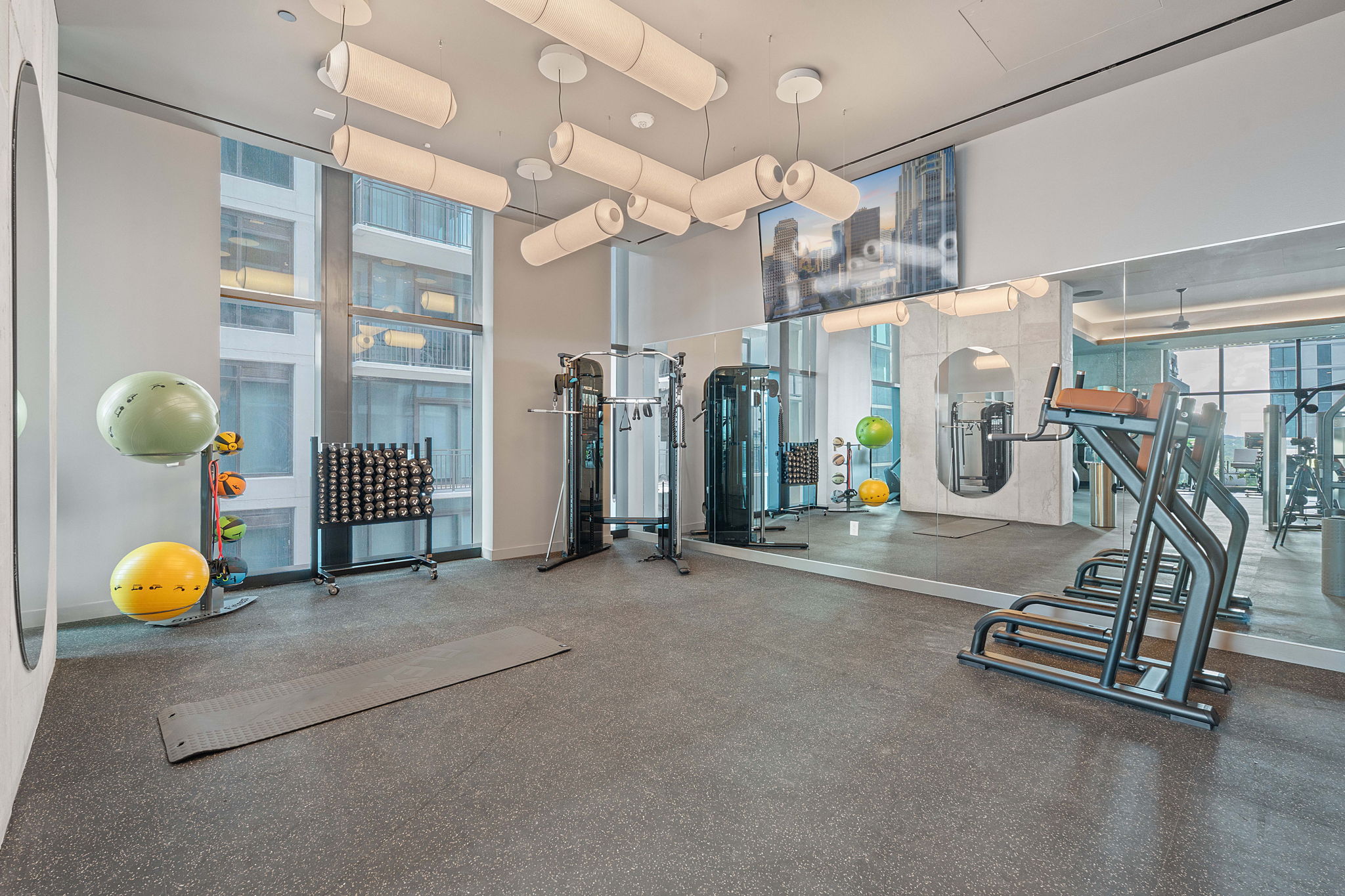 610 Davis Street, Unit 3102 Austin, TX 78701 - Photo 33 of 40 a view of a room with gym equipment