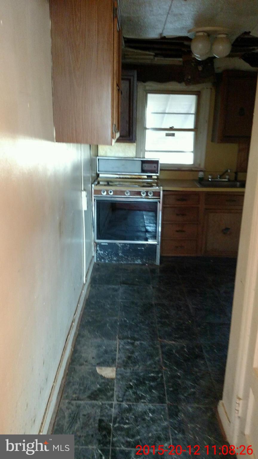 510 Bridgeview Road Baltimore, MD 21225 - Photo 3 of 11 Kitchen