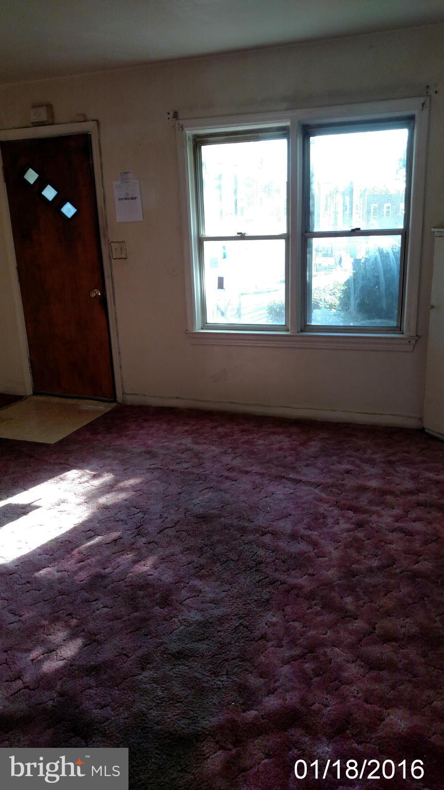 510 Bridgeview Road Baltimore, MD 21225 - Photo 4 of 11 Living Room