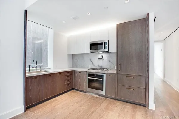 $9,750 | 45 East 22nd Street, Unit 16B | Flatiron