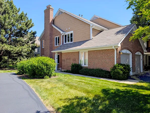 $335,000 | 1541 North Kendal Court, Unit 1541, Arlington Heights, IL 60004