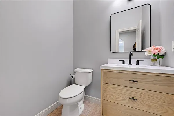 $815,000 | 11001 West 163rd Court, Overland Park, KS 66221