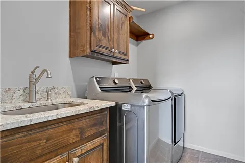 $815,000 | 11001 West 163rd Court, Overland Park, KS 66221