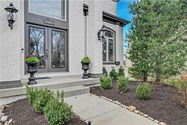 $815,000 | 11001 West 163rd Court, Overland Park, KS 66221