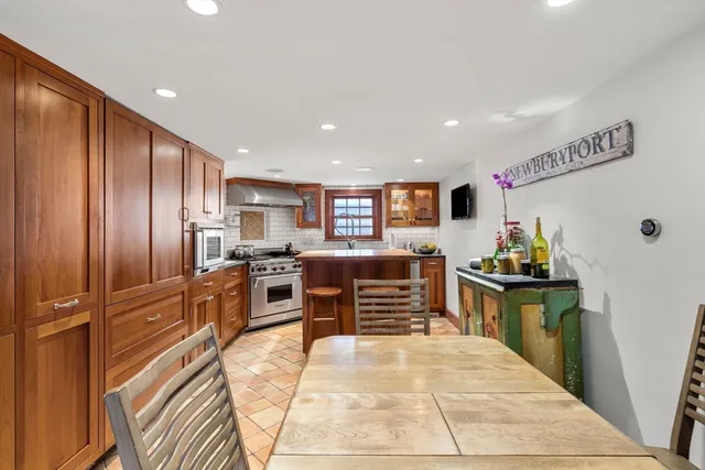 $765,000 | 164 Water Street, Unit A, Newburyport, MA 01950