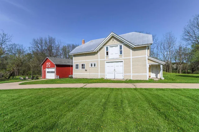 $610,000 | E3192 Apple Tree Lane, Waupaca, WI 54981