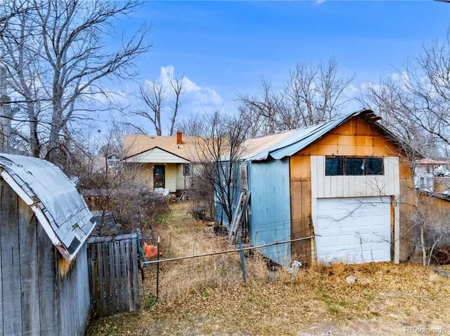 a front view of house with yard