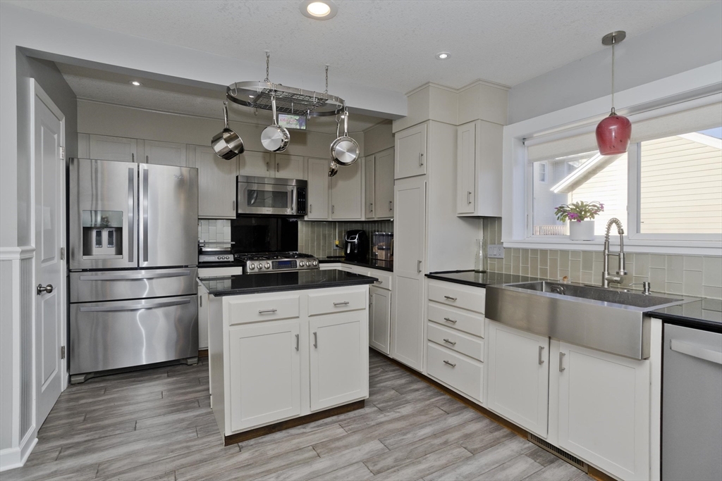 16 Athol Street Springfield, MA 01107 - Photo 3 of 31 Gallery Image 3