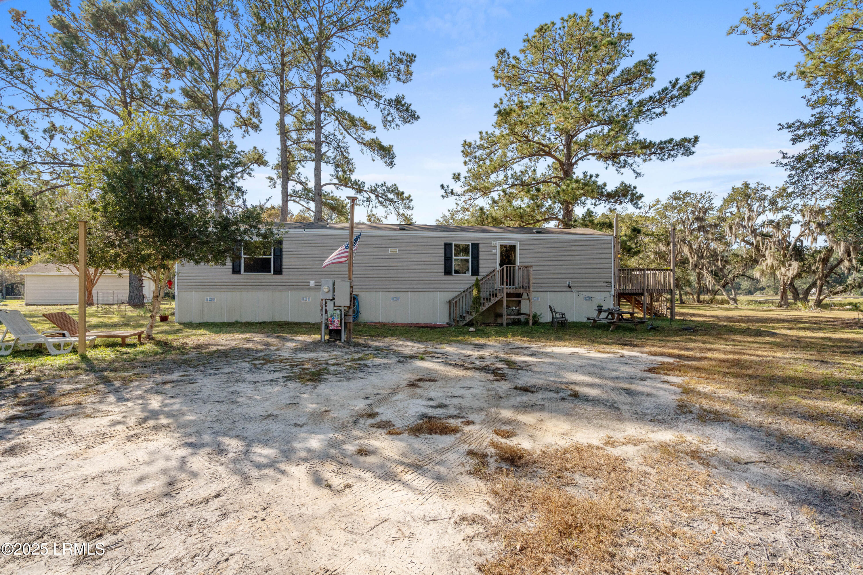 351 Brickyard Point Road North Beaufort, SC 29907 - Photo 12 of 36 351 Brickyard Pt N-17