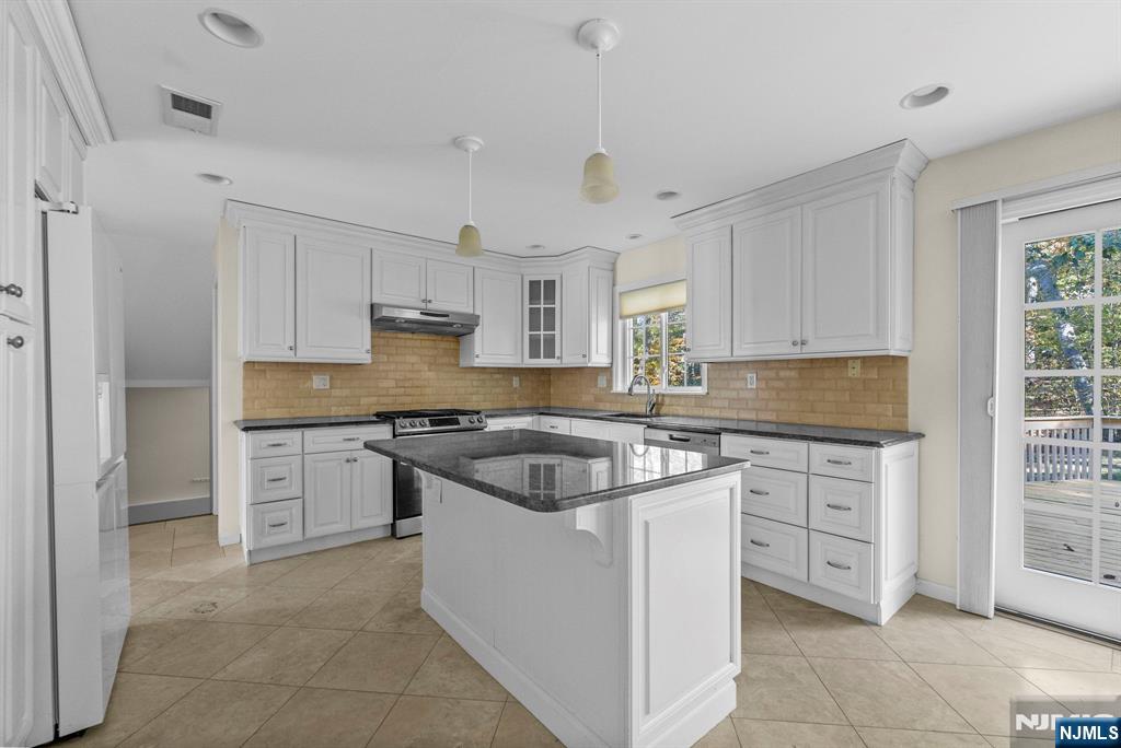 23 Pike Street Alpine, NJ 07620 - Photo 13 of 45