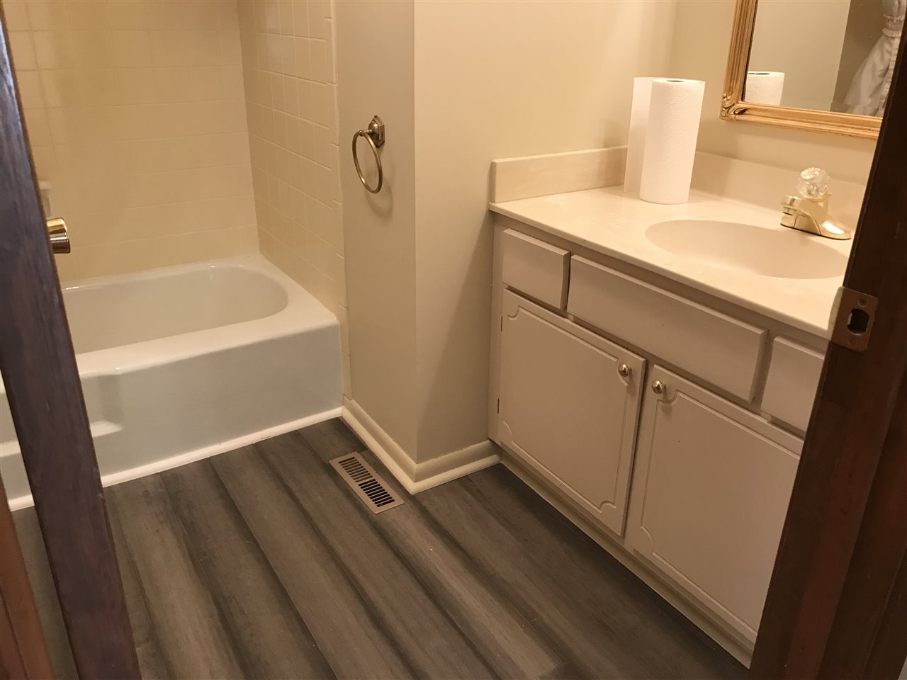 7012 North McKinley Road Flushing, MI 48433 - Photo 18 of 27 21495007-18.JPG
