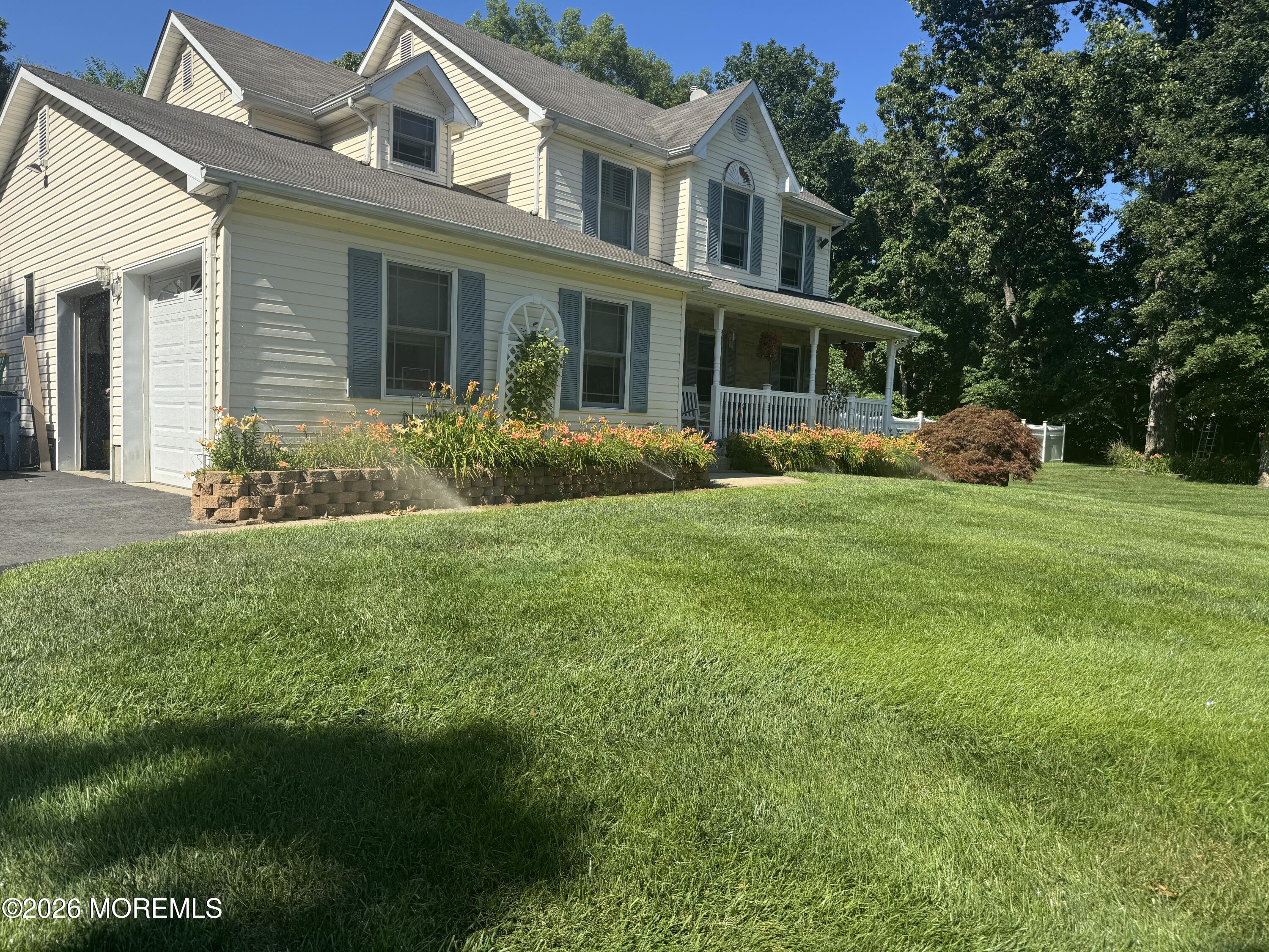 18 Peach Tree Street Jackson, NJ 08527 - Photo 17 of 30 front with flowers '